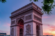 Настаняване в хотел Париж - обзорна обиколка с бг гид през април
