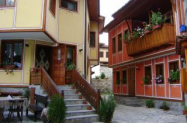Тодорини къщи Копривщица - делници + сауна   и басейн - джакузи