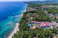 3* Хотел Porfi Beach Халкидики - плажен чадър и басейн, 1-ва линия