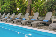 3* Хотел Stefania Beach Евия - басейн, чадър и шезлонг на плажа