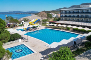4* Хотел Royal Beach Club Бодрум - чадър на плажа, първа линия море