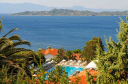 4* Aristoteles Holiday Resort Халкидики - чадър и шезлонг на плажа за 22.09