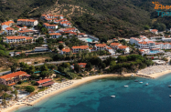 4* Aristoteles Holiday Resort Халкидики - басейни и плаж  с чадър и шезлонг