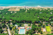 4*La Serra Village Beach Resort Кампания - анимация, плаж с чадъри и басейн