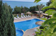 3* Хотел Рай до Балчик - 50 м от морето + басейни, шезлонг