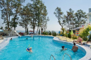 3* Вилно селище Жасмин Китен - открит басейн + вечеря с напитки