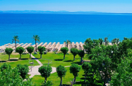5* Bomo Platamon Cronwell Resort Олимп. ривиера - басейн, чадър и шезлонг на плажа