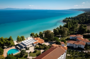 4* Хотел Mitsis Alexander the Great Халкидики - чадър на плажа, басейн, до морето