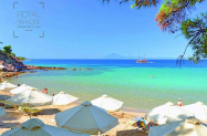 5*Royal Paradise Beach Resort Тасос - басейн, чадър и  шезлонг на плажа