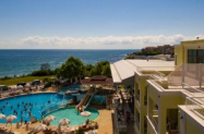 5* Х-л Перла Бийч Лъкшъри Приморско - детски аквапарк, шезлонг на плажа