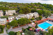 3* Pigale Beach Resort Кушадасъ - чадър на плажа, семейно + басейн