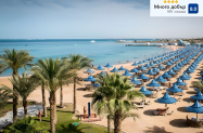 4* Grand hotel Хургада - открит басейн и шезлонг на плажа
