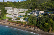 5*Kassandra Bay Resort & SPA Скиатос - плаж с шезлонги и чадъри + басейн