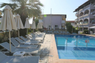4* Хотел Tropical Халкидики - 300 м от морето, басейн + шезлонг