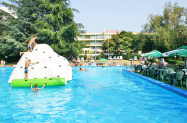 3* Хотел Амбасадор Златни пясъци - 30 м от морето, басейн + шезлонг