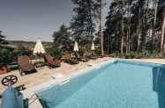 Комплекс Скитникъ Стрелча - във вила с BBQ + SPA зона, джакузи