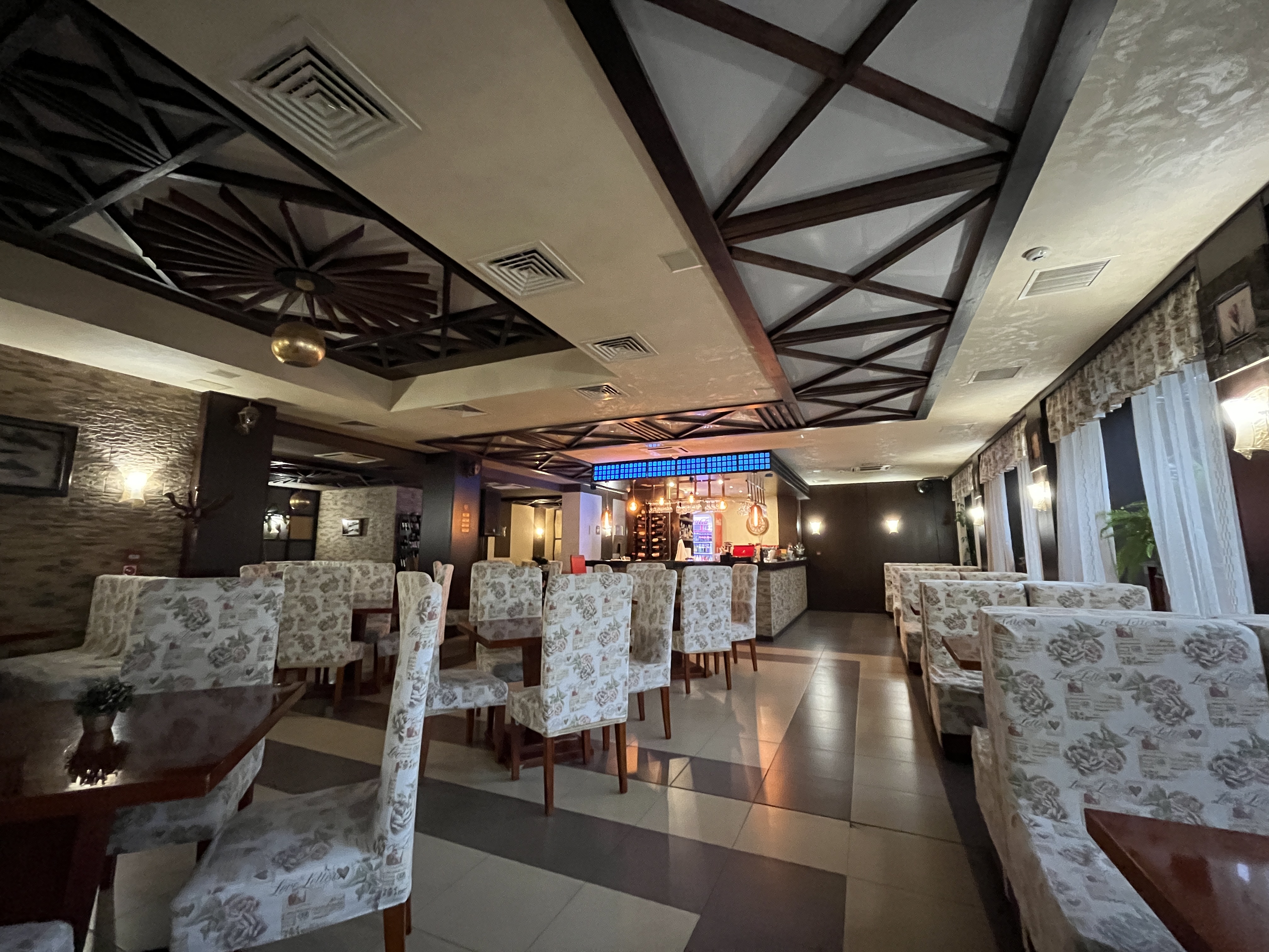 Ресторант Ерма, Трън