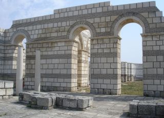 Голяма базилика в Плиска, информация, отзиви, карта и снимки - Почивка.бг