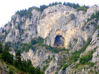 Харамийска пещера