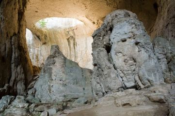 Пещера Проходна (Божиите очи)