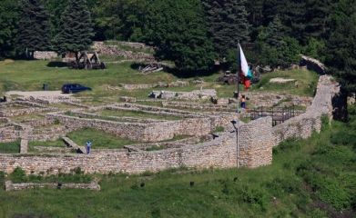 Църкви в крепостта Кракра - Перник