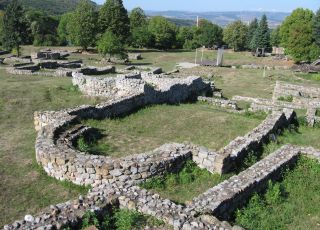 Църкви в крепостта Кракра - Перник