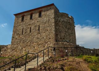 Църкви-кули в крепостта Перистера - Пещера