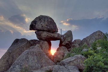 Мегалит Слънчевата врата (Бащин камък)