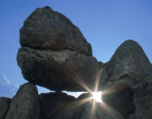 Мегалит Слънчевата врата (Бащин камък)
