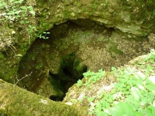 Пропастна пещера Погрис