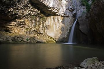 Водопад Момин скок