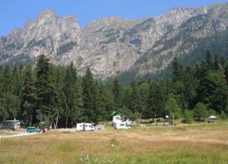 Кирилова поляна, информация, отзиви, карта и снимки - Почивка.бг