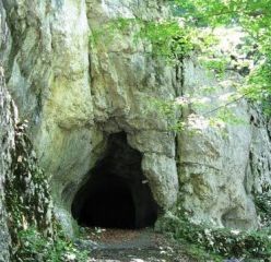 Пещера Кървавата локва