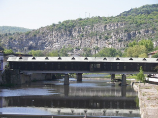Покрит мост Ловеч