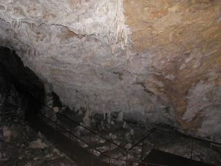 Пещера Добростански бисер