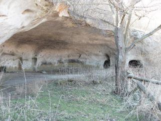 Скален манастир Кара пещера