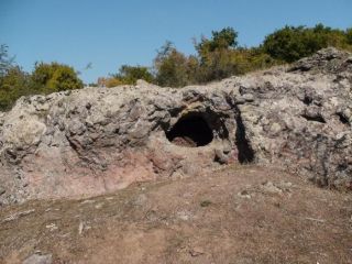 Скална гробница Фурнаджика