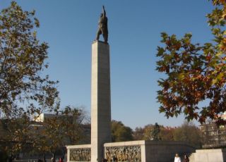 Паметникът на Альоша - Бургас