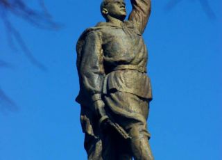 Паметникът на Альоша - Бургас, информация, отзиви, карта и снимки ...