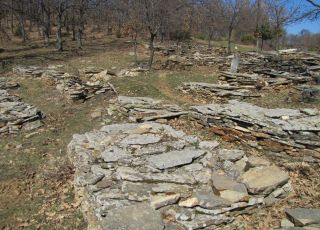 Късновъзрожденски гробища при село Планинец