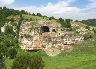 Тракийско-римско скално светилище Баджалията – село Стрелково