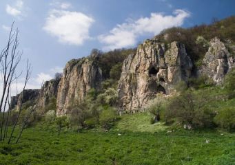 Скален манастир Раклената пещера - с. Балик