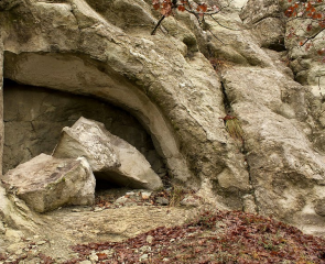 Кара ин (скална гробница)