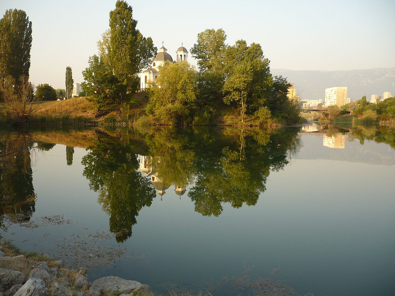 Дружбенското езеро