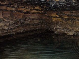 Пещера Черните извори