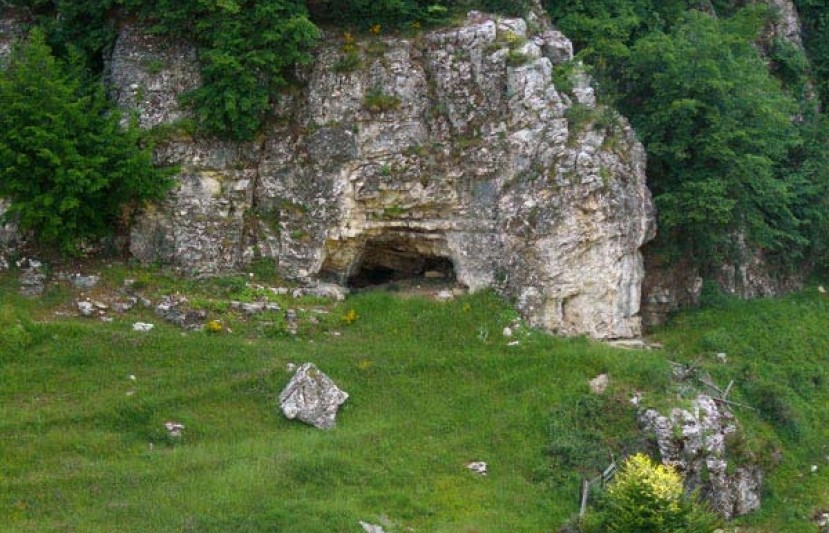 Вълчанова пещера