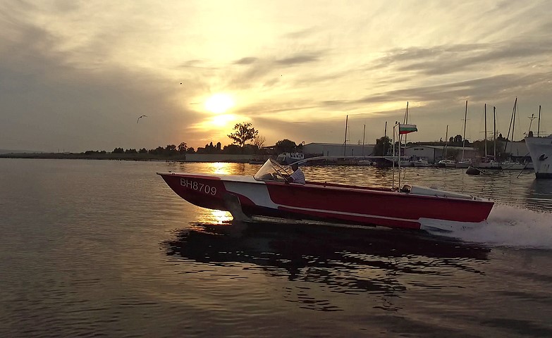 Разходка с бърз катер за 7 човека от Варна