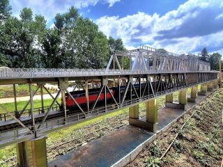 България Ленд, Правец