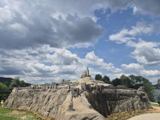 България Ленд, Правец