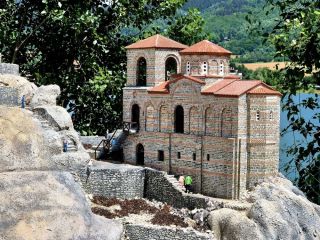 България Ленд, Правец